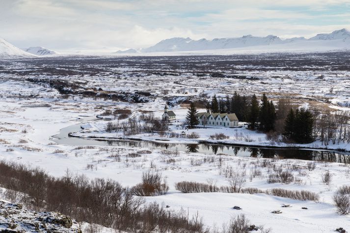 Ein lykilforsenda þess að njóta fegurðar Þingvalla er að það sé nógu bjart til að sjá þá. Ferðamaðurinn kom þangað hins vegar í myrkri á dimmasta tíma ársins í desember. Myndin er úr safni.