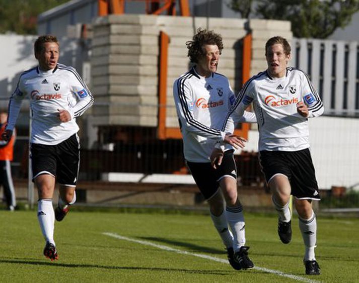 Björn Daníel Sverrisson, lengst til hægri, fagnar öðru marka sinna í kvöld.