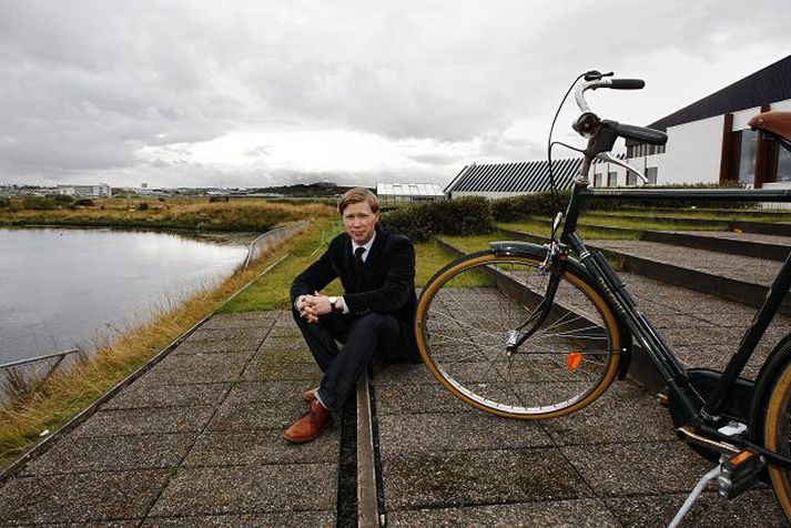 ánægður Gísli Marteinn segir að vissulega hafi kreppan sitt að segja og hún hafi dregið úr umferð, en skýri hins vegar ekki breyttar ferðavenjur.Fréttablaðið/anton