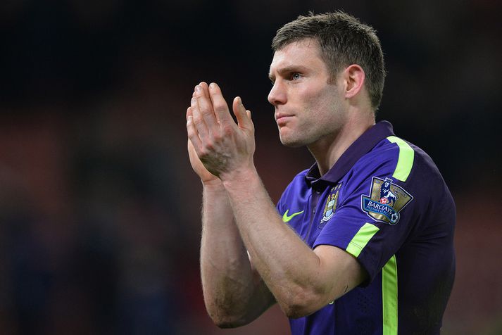 James Milner færir sig um set.