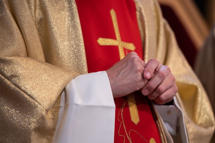 Ljóstrað hefur verið upp um kynferðisbrot kaþólskra presta í fjölda landa á undanförnum árum. Spánn gengur nú í gegnum sitt eigið uppgjör á syndum kirkjunnar manna.