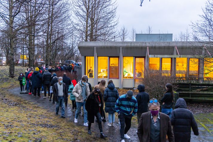 Langar raðir eftir PCR-prófi mynduðust á dögunum. Þær raðir ættu nú að vera úr sögunni eftir breytingar hjá heilsugæslunni.