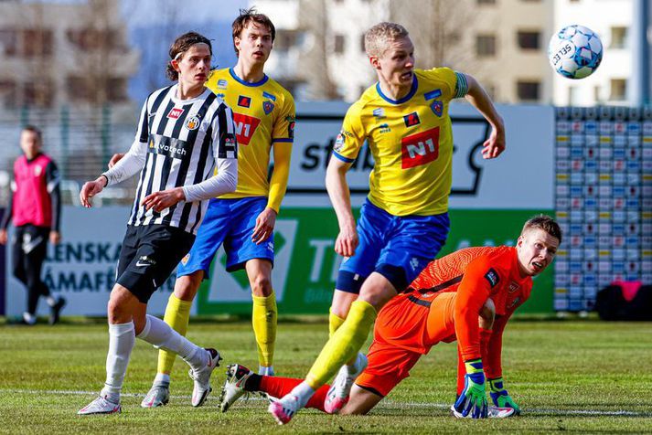 Ásgeir Sigurgeirsson og félagar í KA reyna mikið að komast í gegnum varnir andstæðingana með því að skera boltann í gegnum varnarlínuna.