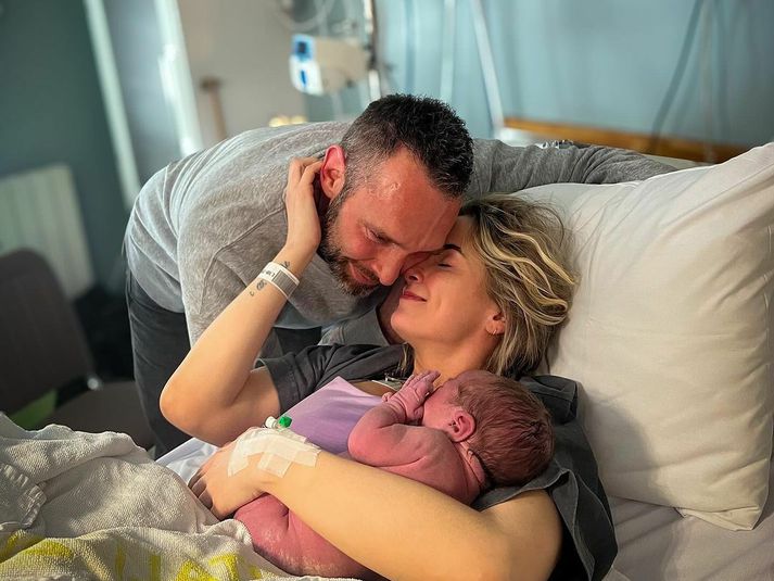 Benni og Eva eignuðust sitt fyrsta barn saman í vikunni.