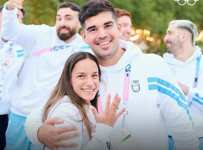 Pablo Simonet bað kærustu sinnar Pilar Campoy í Ólympíuþorpinu í París í gær.