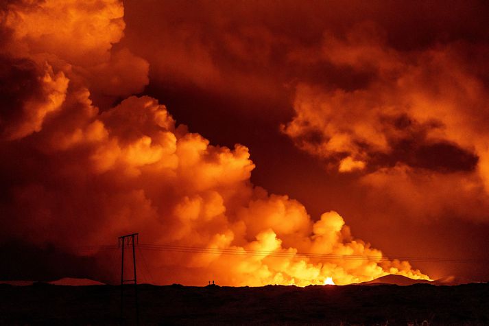 Líkur á fyrirvaralausri gosopnun í Grindavík voru taldar miklar. Með uppfærðu hættumati sem tekur gildi í fyrramálið eru líkurnar taldar töluverðar.