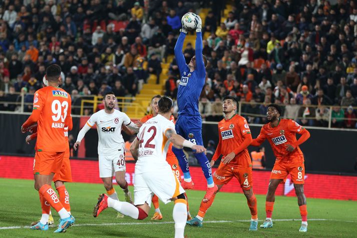 Rúnar Alex í leik með Alanyaspor gegn Galatasaray.