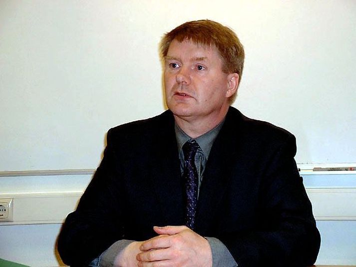 Tryggvi Gunnarsson Umboðsmaður Alþingis vill að Háskólinn endurskoði niður­fellingu fastrar yfirvinnu sérfræðings.