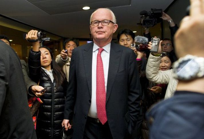 Stephen Bosworth, fulltrúi Bandarísku sendinefndarinnar.