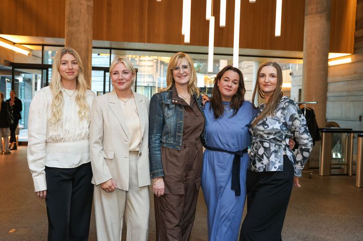 Íris Frímannsdóttir, Regína Björk Jónsdóttir, Erna Magnúsdóttir, Hlín Reykdal og Eva Guðrún Kristjánsdóttir í glæsilegu teiti Ljóssins.