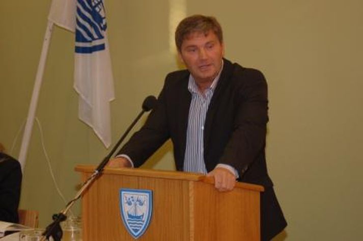 Páll Scheving, oddviti V-listans.