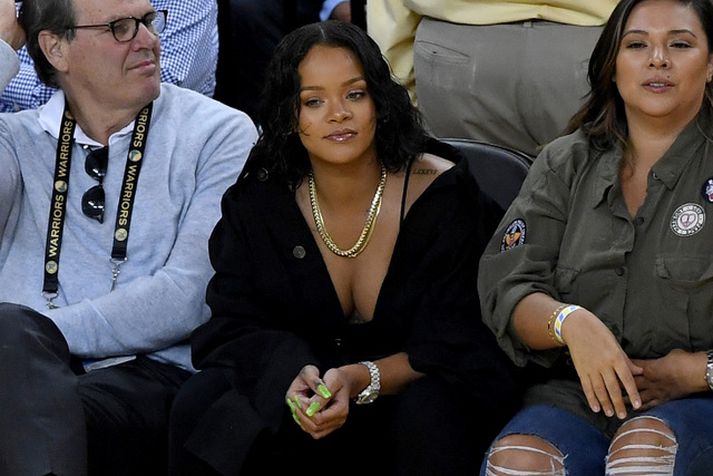 Rihanna lét heyra í sér í fyrsta leik Golden State og Cleveland.