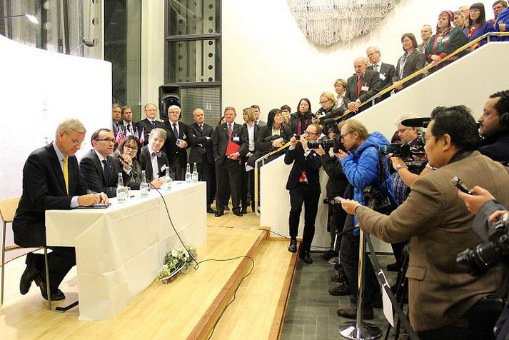 Carl Bildt, utanríkisráðherra Svíþjóðar, Espen Barth Eide, utanríkisráðherra Noregs, Leona Aglukkaq, kanadískur þingmaður, og Magnús Jóhannesson sátu fyrir svörum. Í stiganum má sjá Steingrím J. Sigfússon. 
Arctic Council/Linnea Nordström