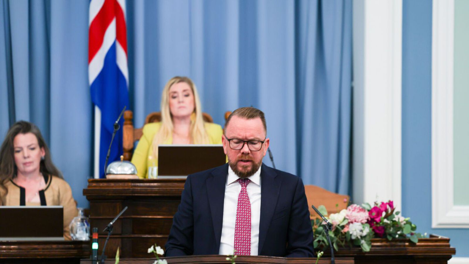 Hættir við að af­létta ráðningarbanni vegna manndráps