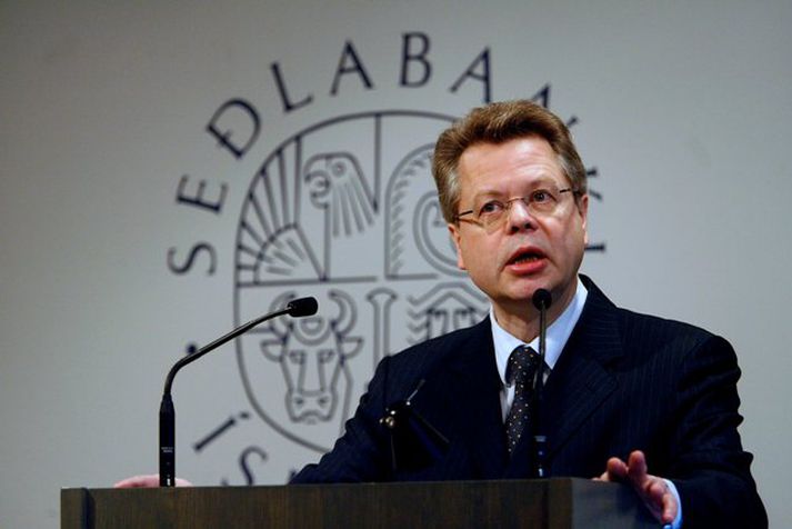 Már Guðmundsson seðlabankastjóri er í þann mund að kynna skýrsluna.