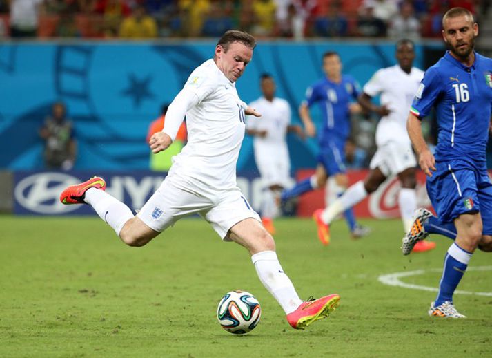 Wayne Rooney lagði upp mark Englands gegn Ítalíu í gær.