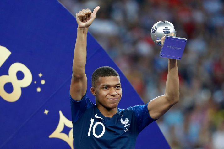 Kylian Mbappé var útnefndur besti ungi leikmaður HM 2018