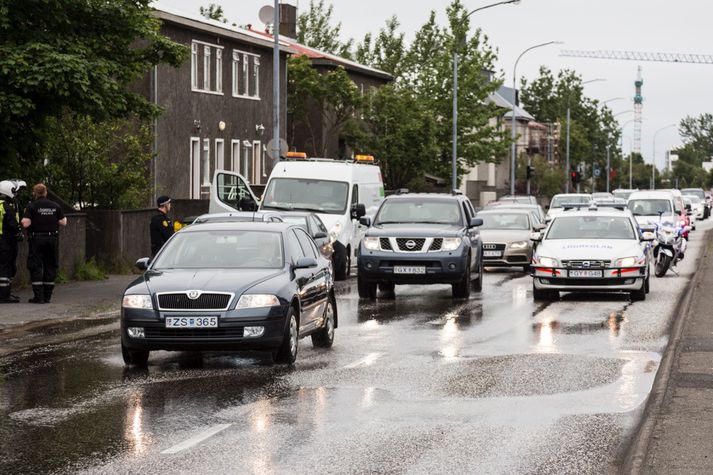 Búist er við að vegurinn verði lokaður um nokkurn tíma á meðan unnið er að viðgerð