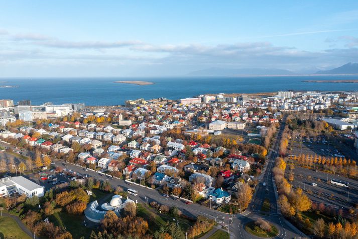 Karlmennirnir voru handteknir hvor á sínum staðnum í gær.