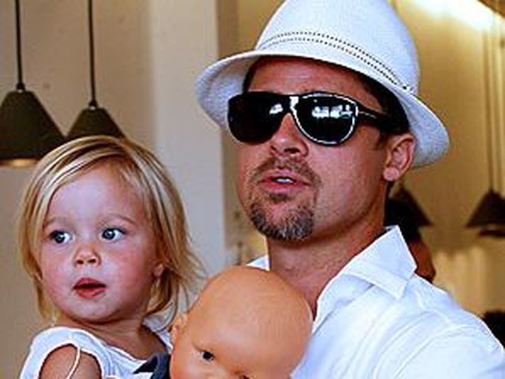 Afmælisbarn dagsins, Shiloh í Cannes í fanginu á pabba sínum, Brad Pitt.