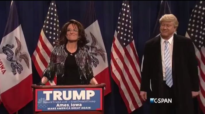 Tina Fey í líki Söruh Palin ásamt tvífara Trumps.