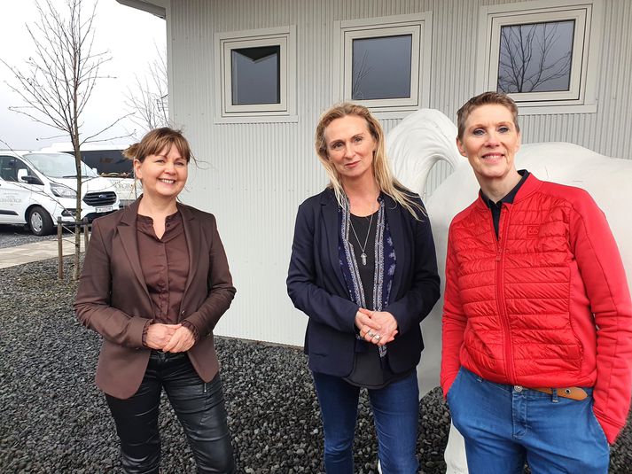 Vinkonurnar og samstarfskonurnar, talið frá vinstri, Erla Gerður Sveinsdóttir, heimilislæknir og lýðheilsufræðingur, Kristín Sigurðardóttir slysa- og bráðalæknir og Gyða Dröfn Tryggvadóttir, sem starfar sem meðvirkniráðgjafi, kennari og fyrirlesari á sviði meðvirkni og núvitundar stóðu fyrir námskeiðinu í Grímsborgum. Þær verða með annað námskeið þar í byrjun maí.