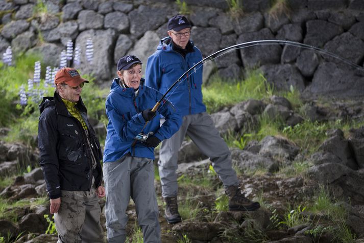 Tveggja ára lax er ógnarsterkur nýgenginn – eins og merkja má af svip veiðimanns.