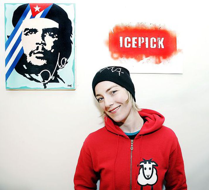 Þórdís skreytir tólf metra vegg í safninu með blöndu af hönnun sinni og ljósmyndum af verkum annarra.
