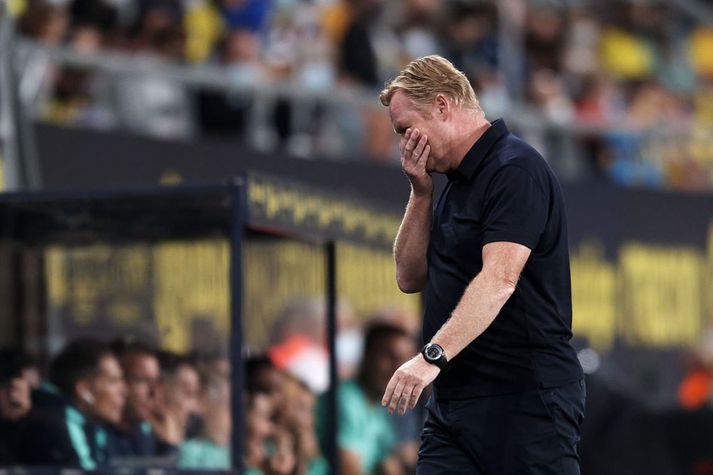 Ronald Koeman var svekktur og sár á leiknum við Cadiz í gærkvöld og fékk á endanum rautt spjald eftir mótmæli gegn dómi.