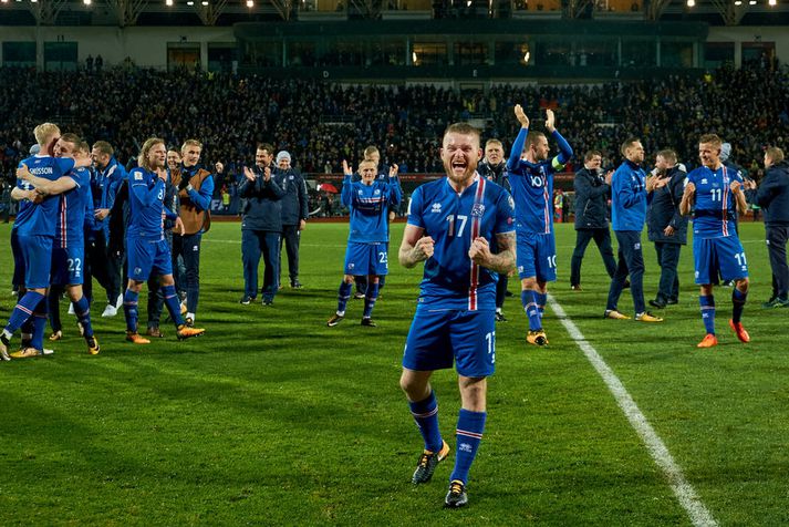 "Skæruliðarnir okkar“ með fyrirliðann Aron Einar Gunnarsson í fararbroddi.