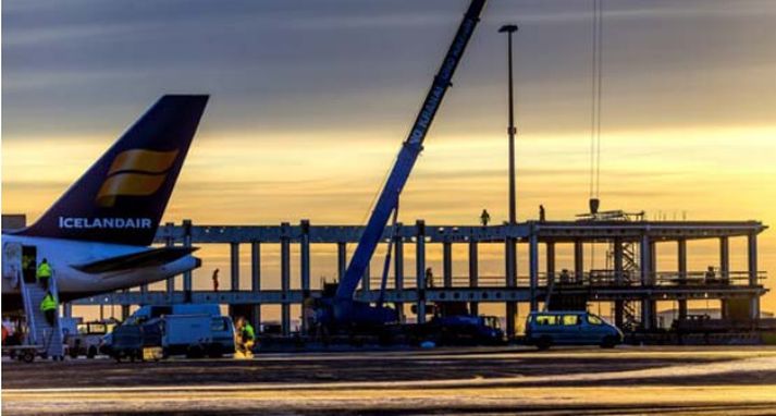 Icelandair Group hefur þurft að glíma við miklar hækkanir á olíuverði og launakostnaði á undanförnum misserum. Stjórnendur flugfélagsins lækkuðu nýverið afkomuspá þess fyrir árið um þriðjung