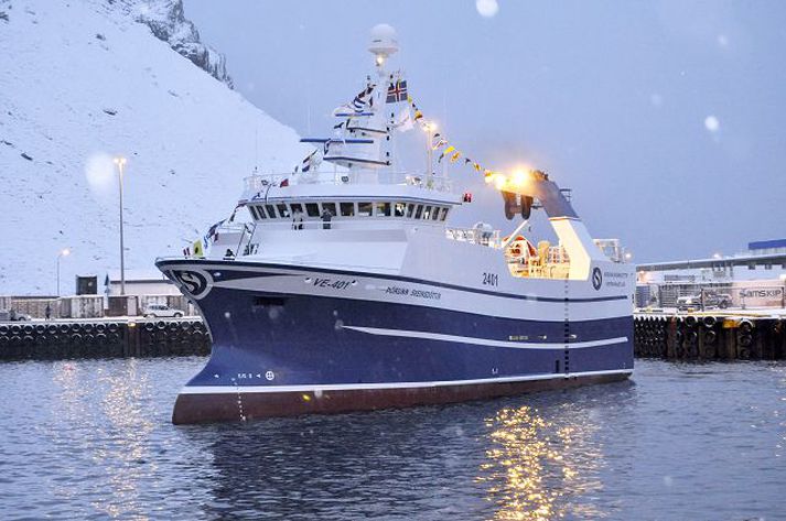 Þórunn Sveinsdóttir VE-401 sigldi inn í Vestmannaeyjahöfn að morgni aðfangadags.
Fréttablaðið/Óskar P. Friðriksson