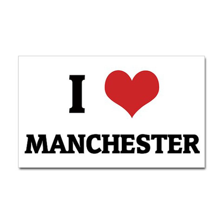 Þessi límmiði ku sleppa í bílrúður í Manchester.