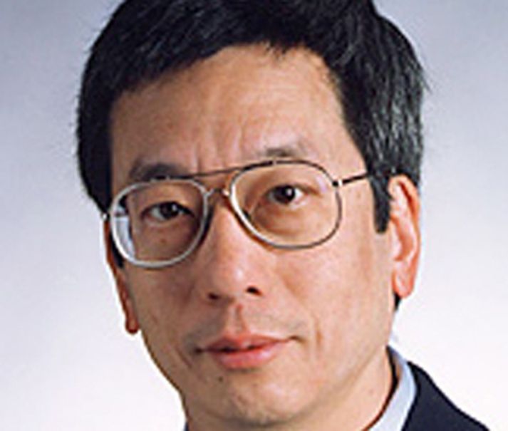 Roger Tsien, einn þeirra sem hlýtur Nóbelsverðlaunin í efnafræði.