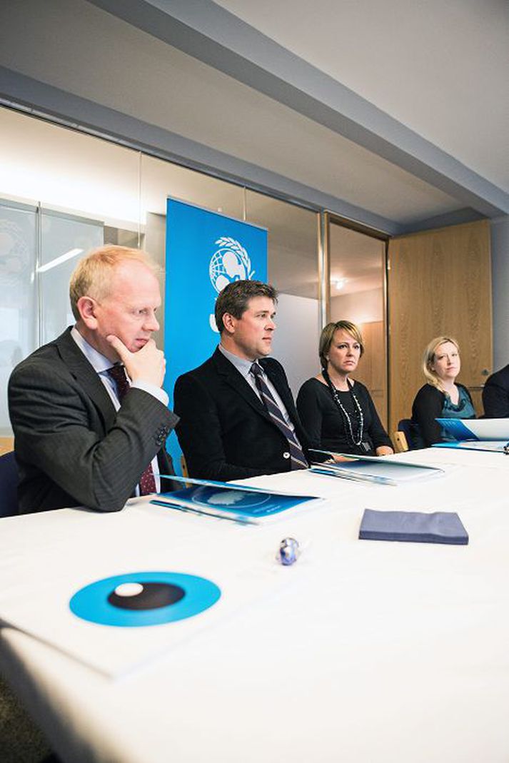 Illugi Gunnarsson menntamálaráðherra, Bjarni Benediktsson fjármálaráðherra, Hanna Birna Kristjánsdóttir innanríkisráðherra og Eygló Harðardóttir, félags- og húsnæðisráðherra, voru viðstödd fundinn í dag. Þau segja samstöðu ríkja innan ríkisstjórnarinnar um stækkun á húsnæði Barnahúss.
