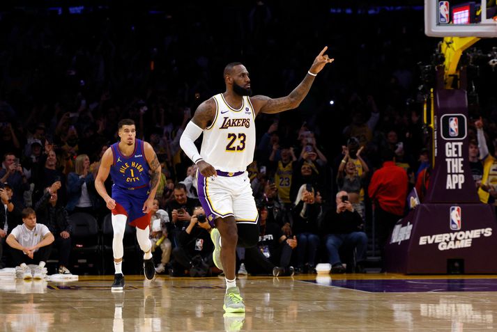 LeBron James varð um helgina fyrsti leikmaðurinn í sögu NBA-deildarinnar til að skora yfir 40.000 stig á sínum ferli.