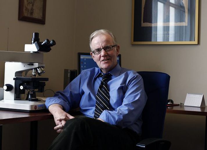 Til eru sýni úr 300 þúsund Íslendingum og nær safnið aftur til um 1935. Í safninu eru aðeins sýni af einstaklingum sem eitthvað hefur verið fjarlægt af, til dæmis varta eða fæðingarblettur, en læknar senda sýnin til rannsóknar á Landspítalann og um leið er hluti varðveittur í lífsýnasafninu.
Fréttablaðið/stefán