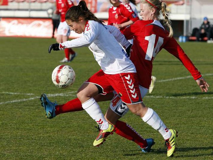 Dagný Brynjarsdóttir í leiknum í kvöld.