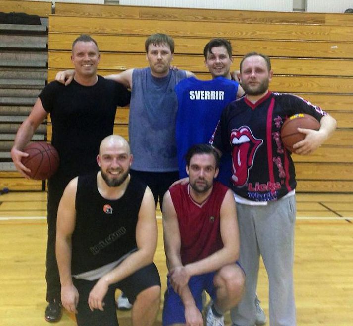 Körfuknattleiksliðið Sverrir ætlar sér stóra hluti í framtíðinni. Efri röð f.v.: Sverrir Þór Hákonarsson, Sverrir Þór Sverrisson, Sverrir Ingi Óskarsson og Sveppi. Neðri röð f.v.: Sverrir Bergmann Magnússon og Sverrir Kári Karlsson.