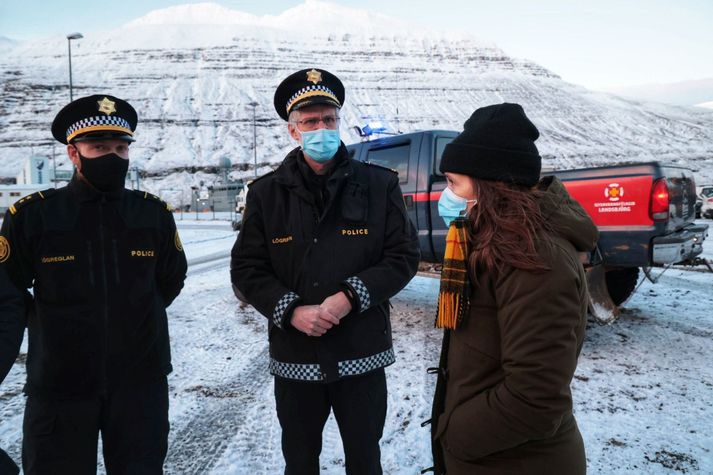 Katrín Jakobsdóttir, forsætisráðherra, er stödd á Seyðisfirði ásamt þremur öðrum ráðherrum til að virða fyrir sér aðstæður eftir náttúruhamfarir. 