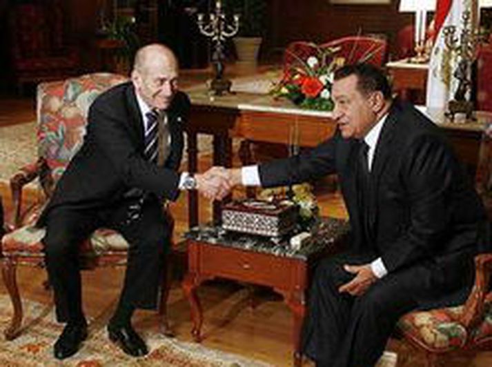 Ehud Olmert t.v. og Hosni Mubarak t.h. ræddust við í Egyptalandi í dag.