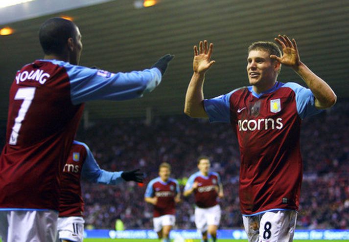 James Milner fagnar marki í leik með Aston Villa.