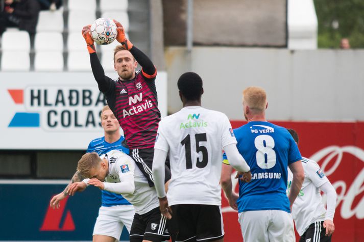 Gunnar Nielsen fékk á sig klaufalegt mark eftir fast leikatriði í gærkvöldi.