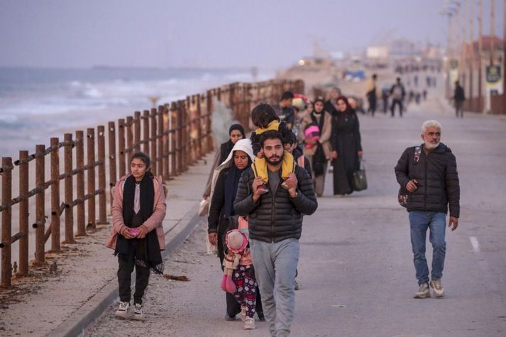 Palestínumenn á flótta frá norðurhluta Gasa.