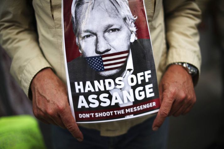 Assange hefur verið ákærður fyrir brot á njósnalögum.