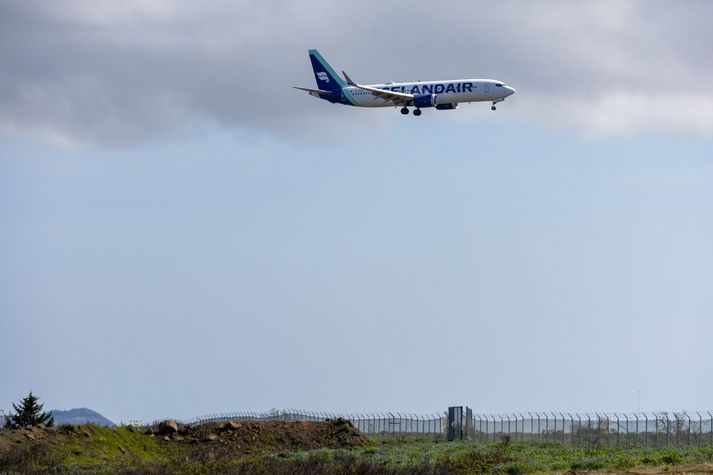 Um var að ræða Boeing farþegaþotu Icelandair sem kom inn til lendingar í Keflavík. 