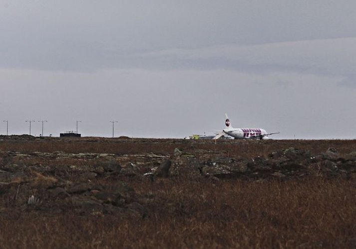 Viðbúnaðurinn var mikill á Keflavíkurflugvelli vegna sprengjuhótunarinnar.