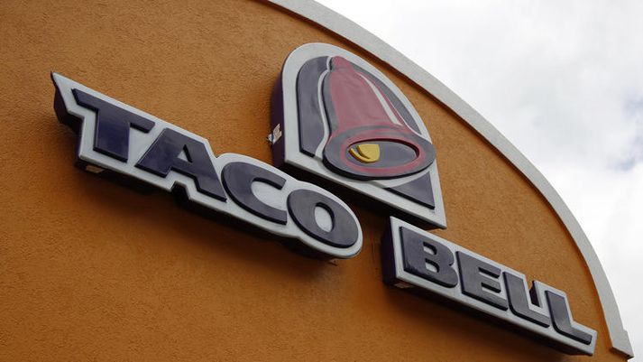 Taco Bell og Pizza Hut hyggjast hætta notkun gerviefna við matargerð.