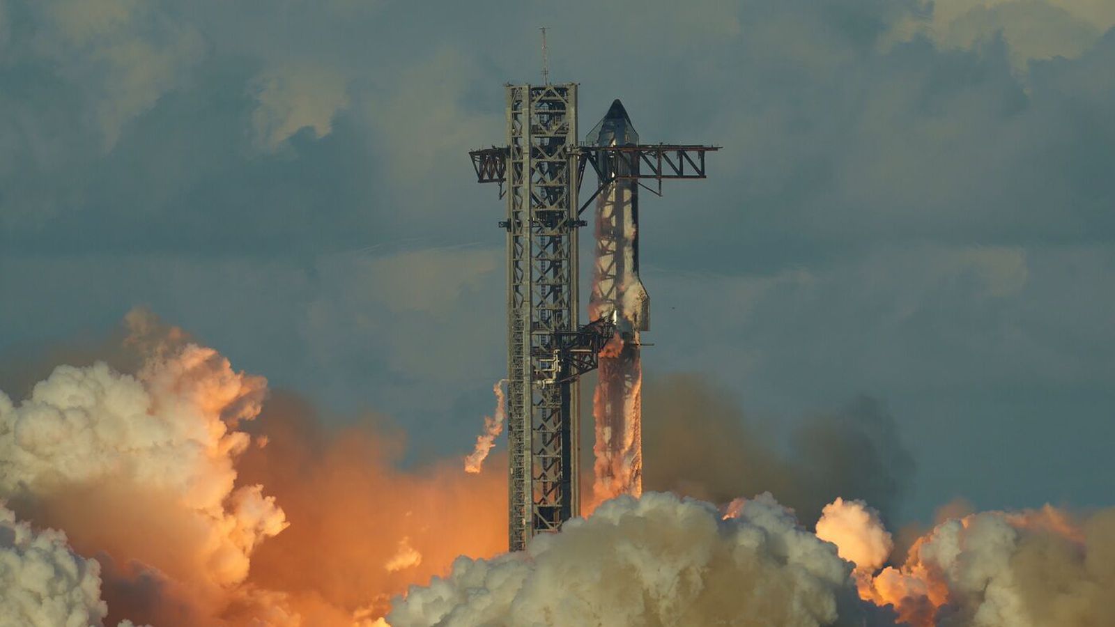 Aftur heppnast geimskot Starship