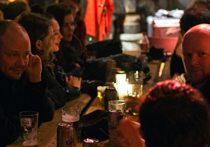 Hátíðargestir gerðu sér glaðan dag á Sjóræningjahúsinu í gær.